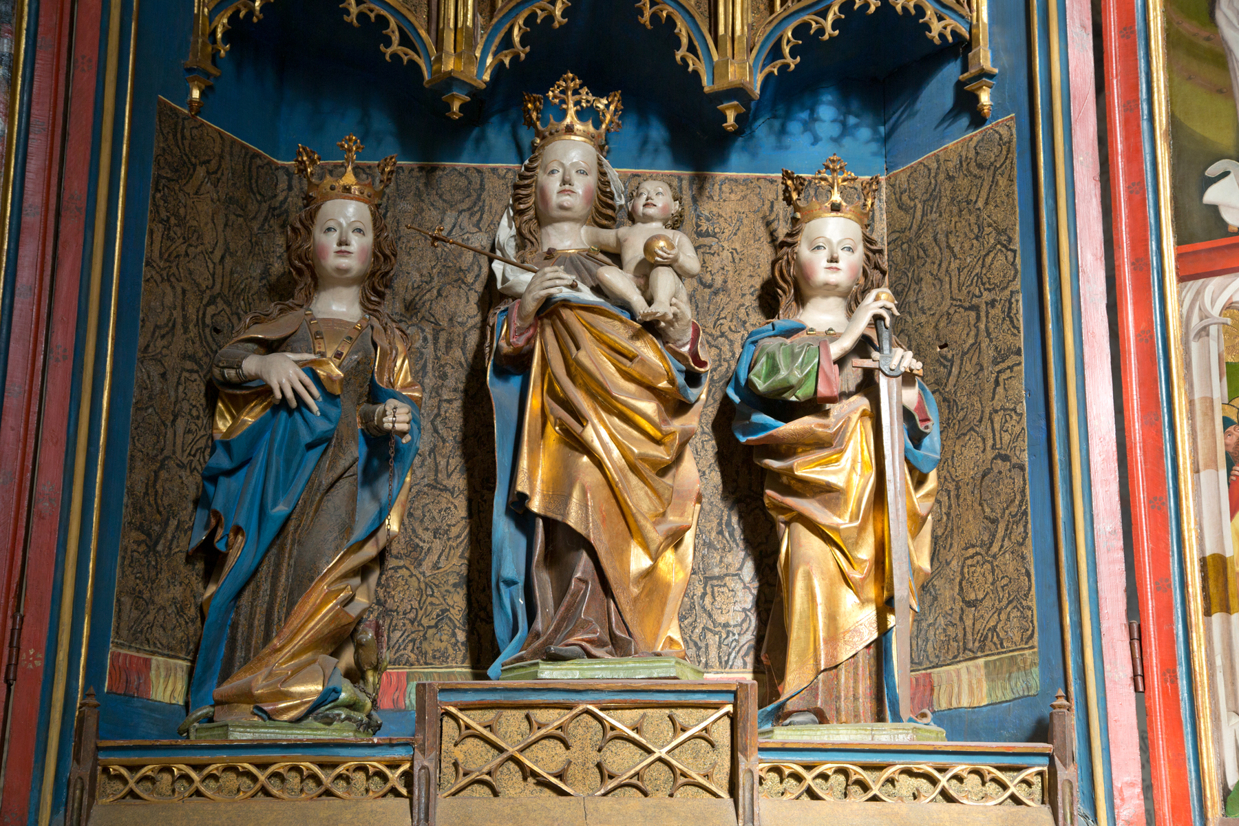 Maria mit dem Kinde flankiert von der hl. Margaretha und der hl. Katharina - Detail Flügelaltar Magdalenenkapelle - Hall in Tirol